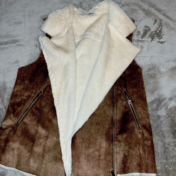 Naked Zebra Sherpa vest - Picture 1 of 4